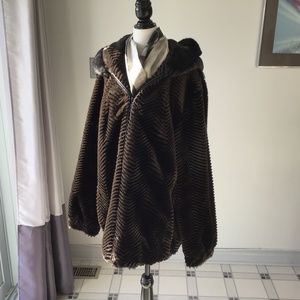 CG Collection women’s faux fur hooded jacket  (pashmina scarf as free gift)